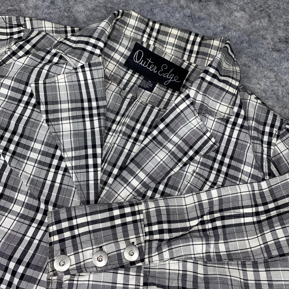 2 Outer Edge Women's Shirt Plus Size 3X Plaid Red Black White Button Up Pockets - Picture 6 of 10